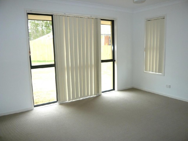 16 Den Otter Drive, Bellbird Park QLD 4300