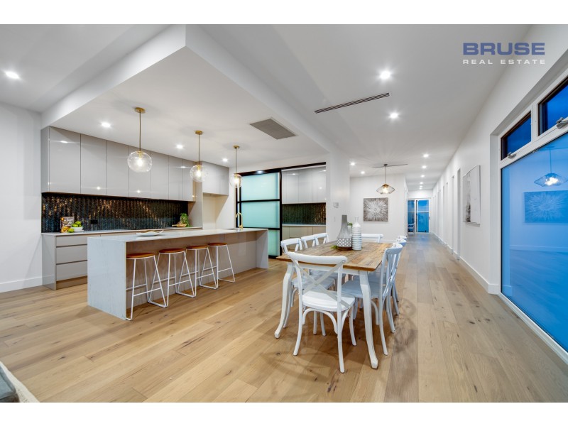 118 Seaview Road, Tennyson SA 5022