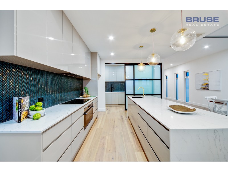 118 Seaview Road, Tennyson SA 5022