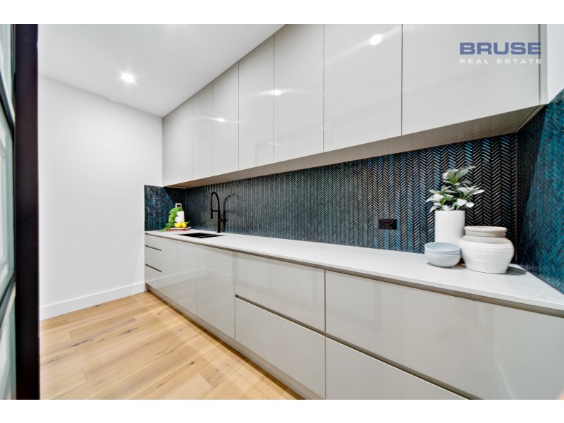 118 Seaview Road, Tennyson SA 5022