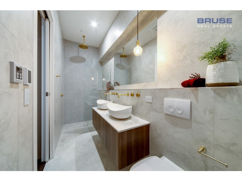 118 Seaview Road, Tennyson SA 5022