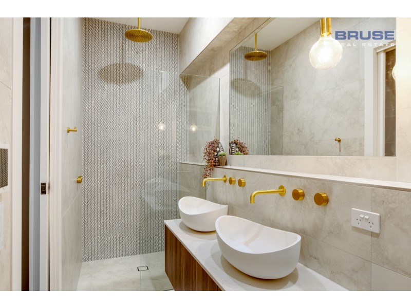 118 Seaview Road, Tennyson SA 5022