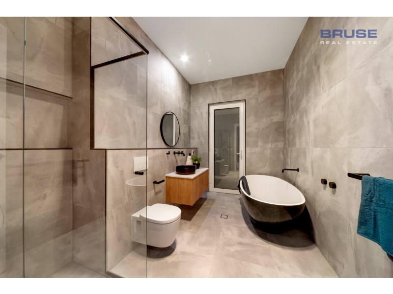 118 Seaview Road, Tennyson SA 5022