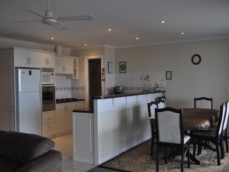 31  Hawthorn Ave, Emu Bay SA 5223