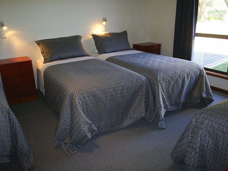 31  Hawthorn Ave, Emu Bay SA 5223