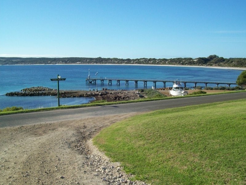 31  Hawthorn Ave, Emu Bay SA 5223