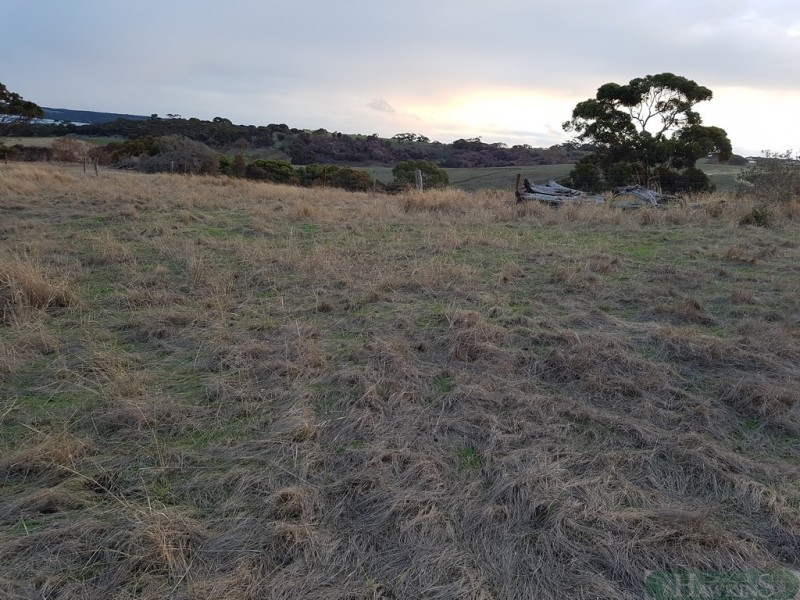16 Longview Road, American River SA 5221