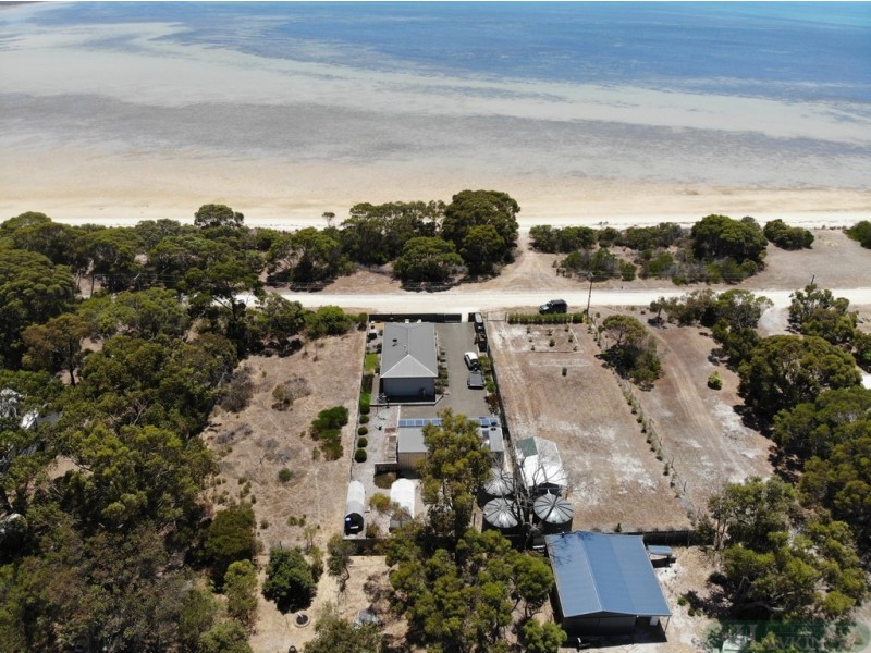 18 Nepean Esplanade, Nepean Bay SA 5223