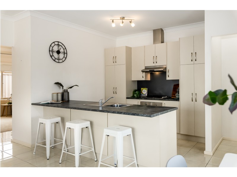 7 Bishops Hill Road, Happy Valley SA 5159
