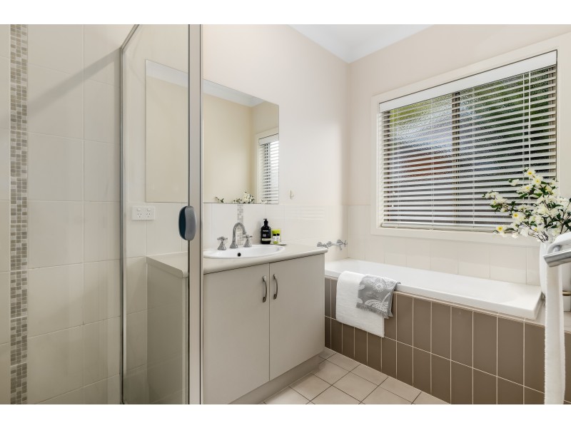7 Bishops Hill Road, Happy Valley SA 5159
