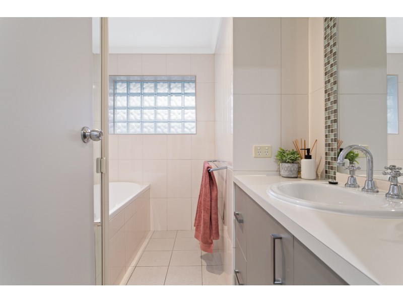 23 Tania Drive, Aberfoyle Park SA 5159