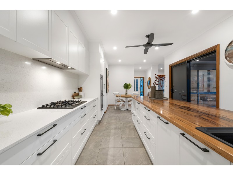 1 Pritchard Court, Flagstaff Hill SA 5159