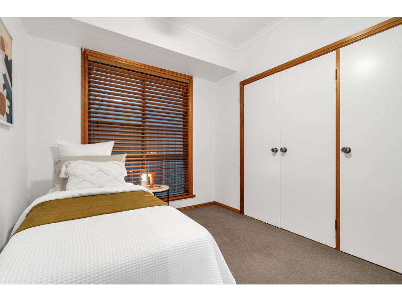 1 Pritchard Court, Flagstaff Hill SA 5159