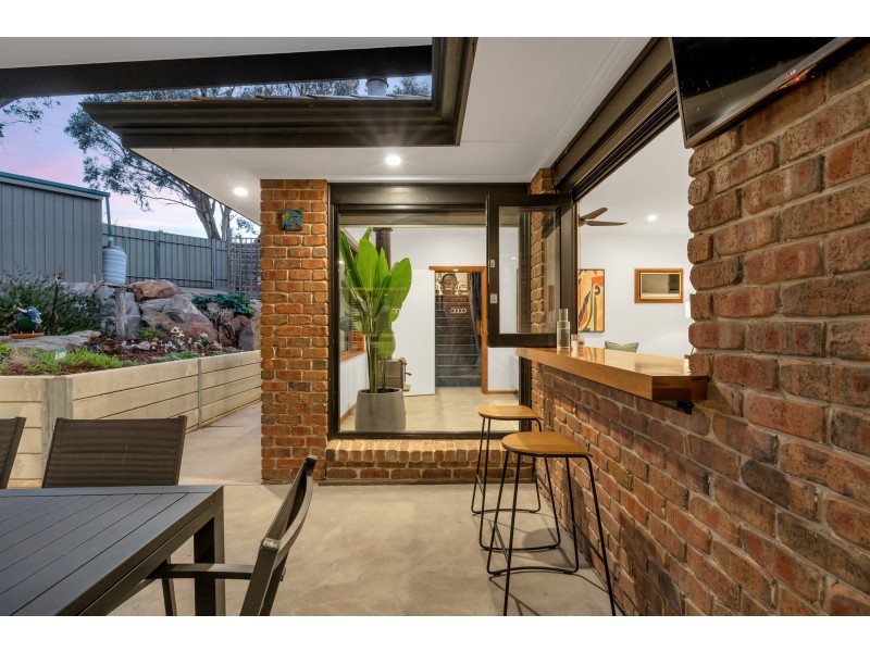 1 Pritchard Court, Flagstaff Hill SA 5159