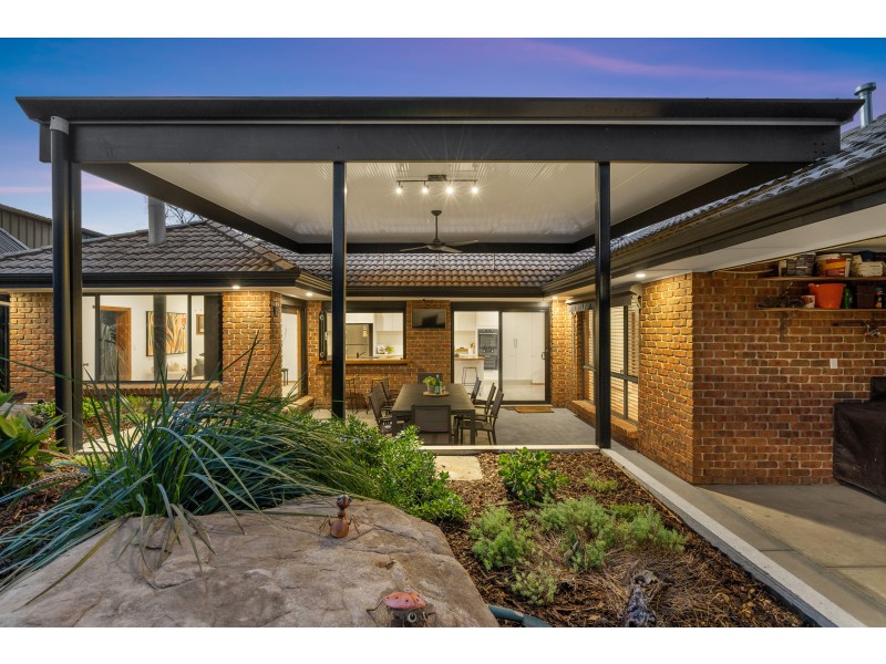 1 Pritchard Court, Flagstaff Hill SA 5159