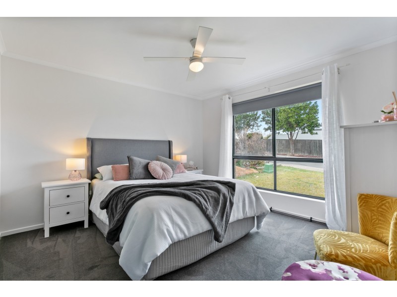 4 Lancewood Place, Huntfield Heights SA 5163