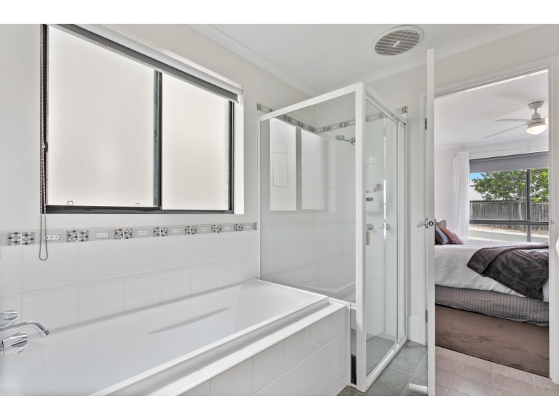 4 Lancewood Place, Huntfield Heights SA 5163