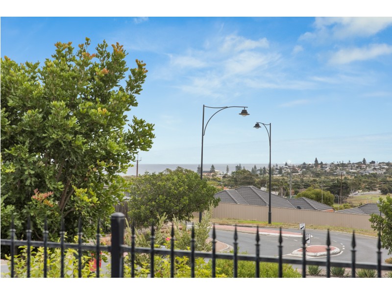 5 Esperance Boulevard, Seaford Rise SA 5169