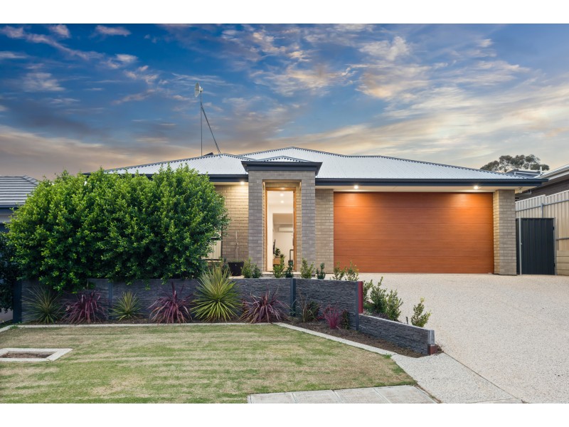 5A Ambrosini Circuit, Woodcroft SA 5162