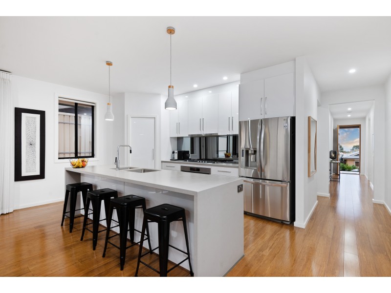 5A Ambrosini Circuit, Woodcroft SA 5162