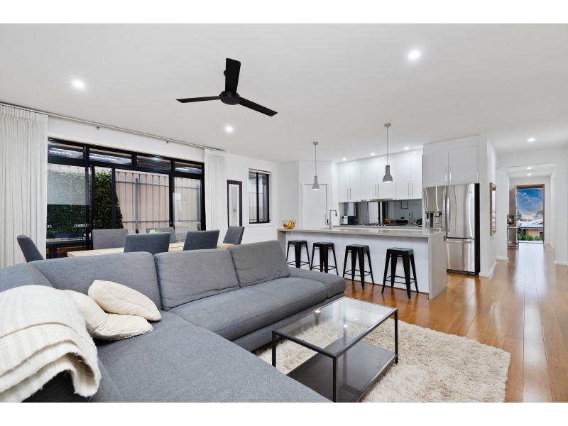 5A Ambrosini Circuit, Woodcroft SA 5162