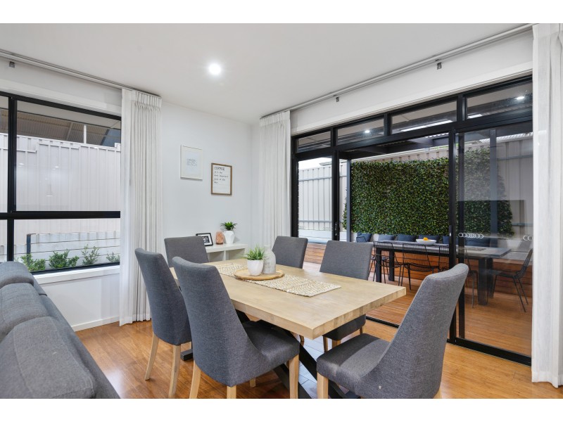 5A Ambrosini Circuit, Woodcroft SA 5162