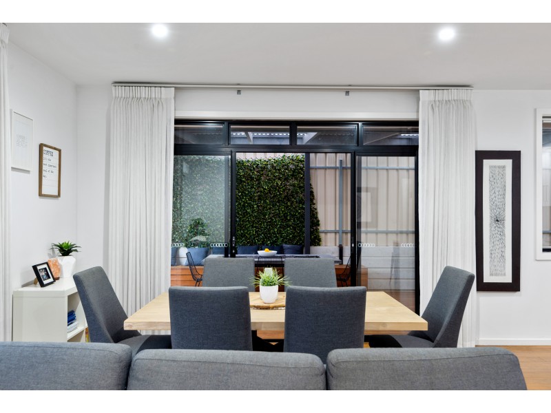 5A Ambrosini Circuit, Woodcroft SA 5162