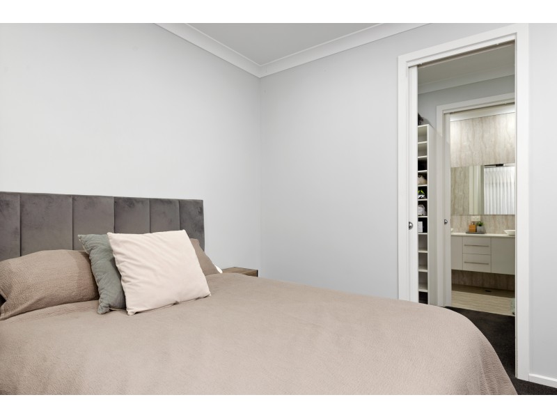 5A Ambrosini Circuit, Woodcroft SA 5162