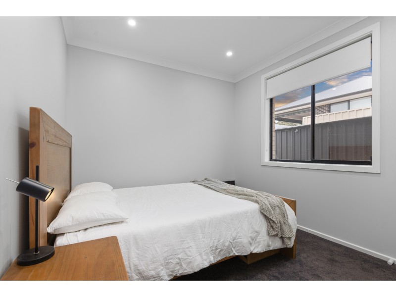 5A Ambrosini Circuit, Woodcroft SA 5162