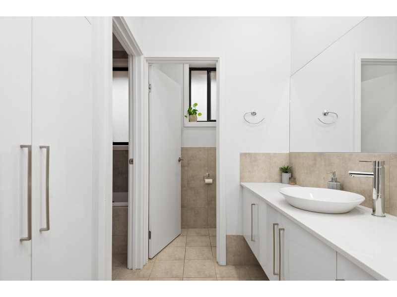 5A Ambrosini Circuit, Woodcroft SA 5162