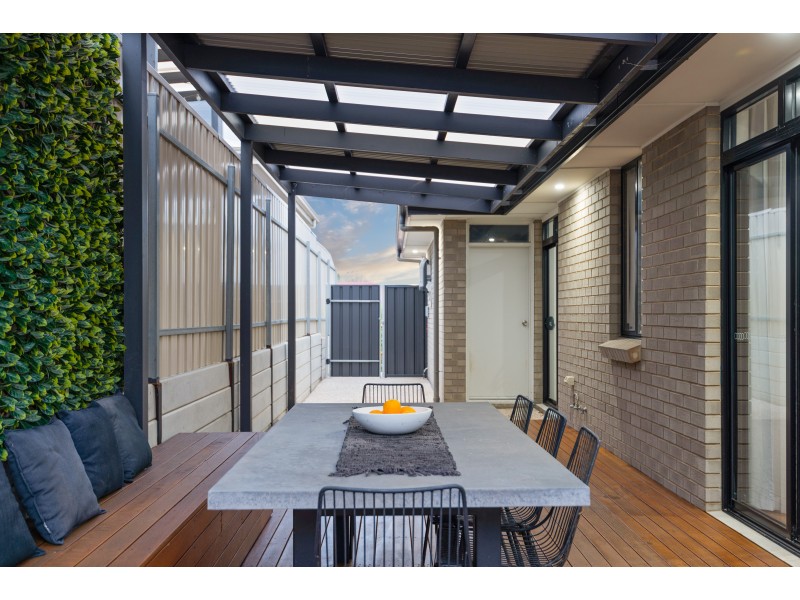 5A Ambrosini Circuit, Woodcroft SA 5162