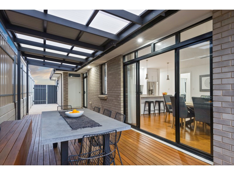 5A Ambrosini Circuit, Woodcroft SA 5162