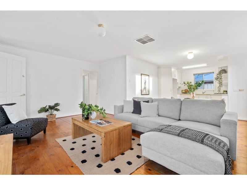 17 Dominic Crescent, Morphett Vale SA 5162