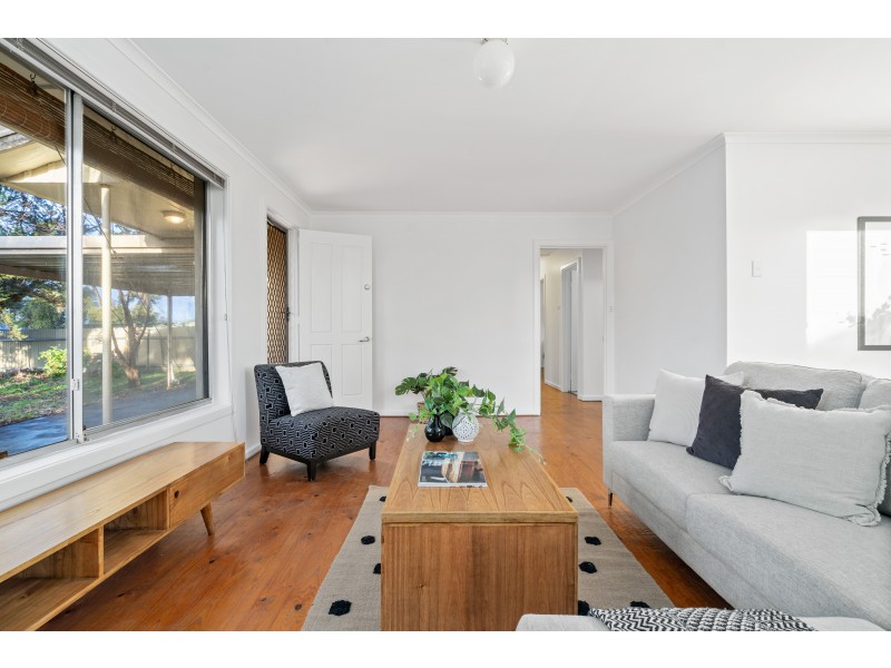 17 Dominic Crescent, Morphett Vale SA 5162