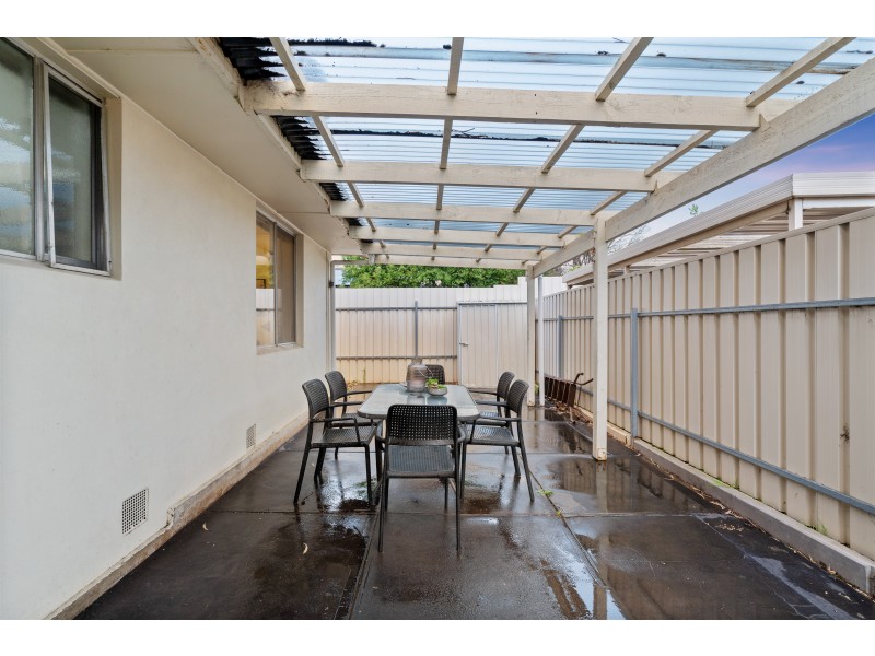 17 Dominic Crescent, Morphett Vale SA 5162