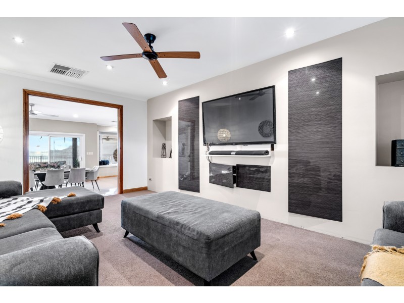 48 Horseshoe Drive, Woodcroft SA 5162