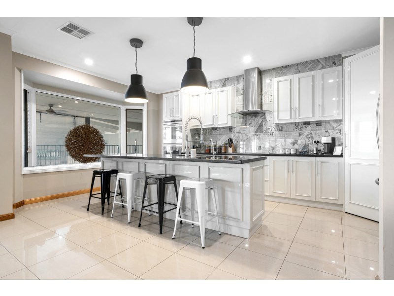 48 Horseshoe Drive, Woodcroft SA 5162