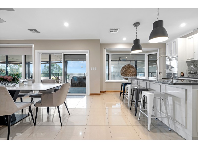 48 Horseshoe Drive, Woodcroft SA 5162