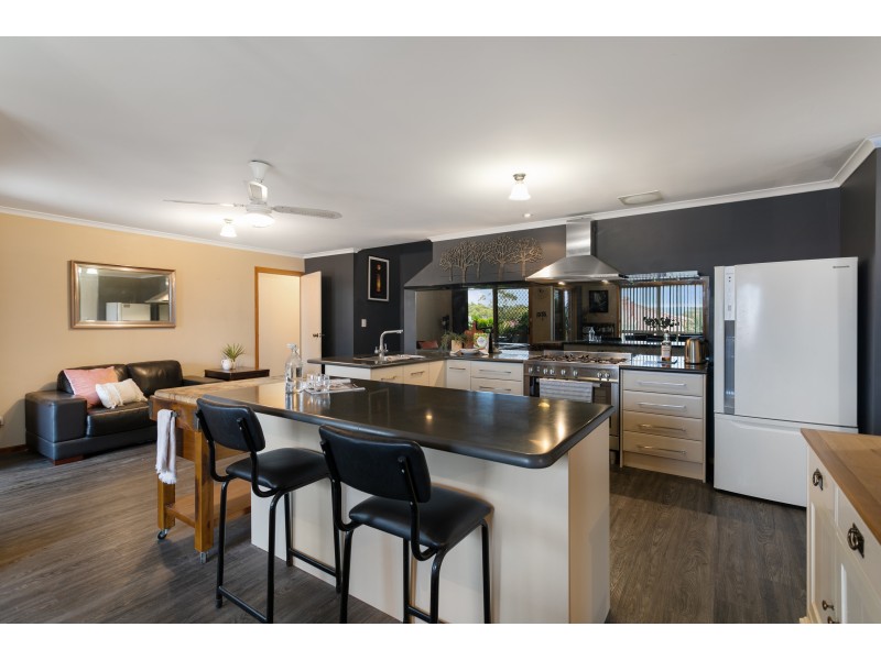 1 Ashford Court, Moana SA 5169