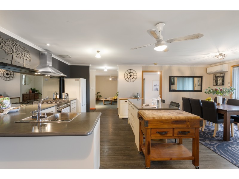 1 Ashford Court, Moana SA 5169