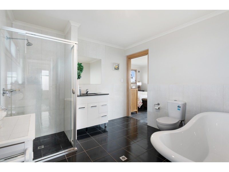 1 Ashford Court, Moana SA 5169