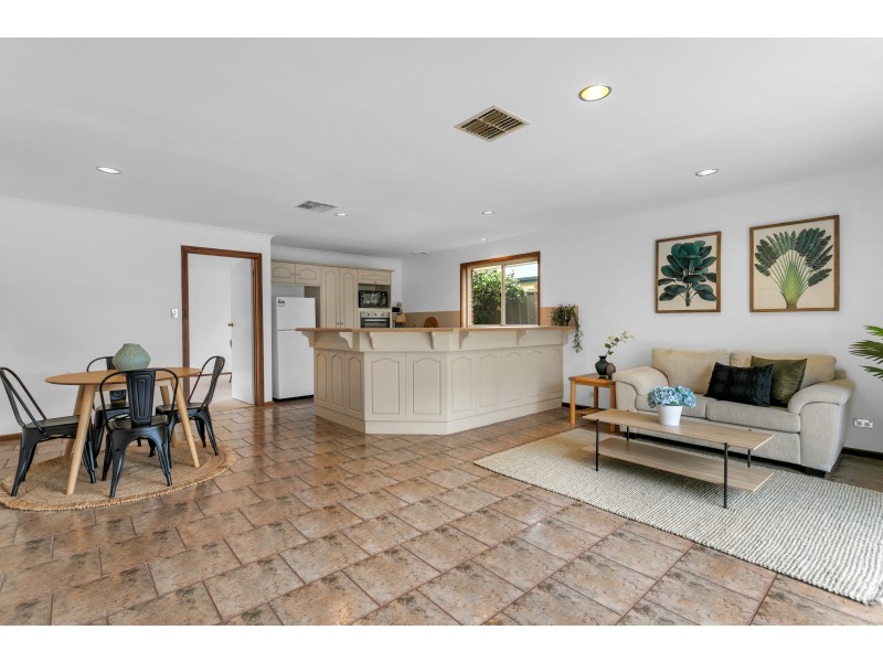 8 Middlebrook Court, Woodcroft SA 5162