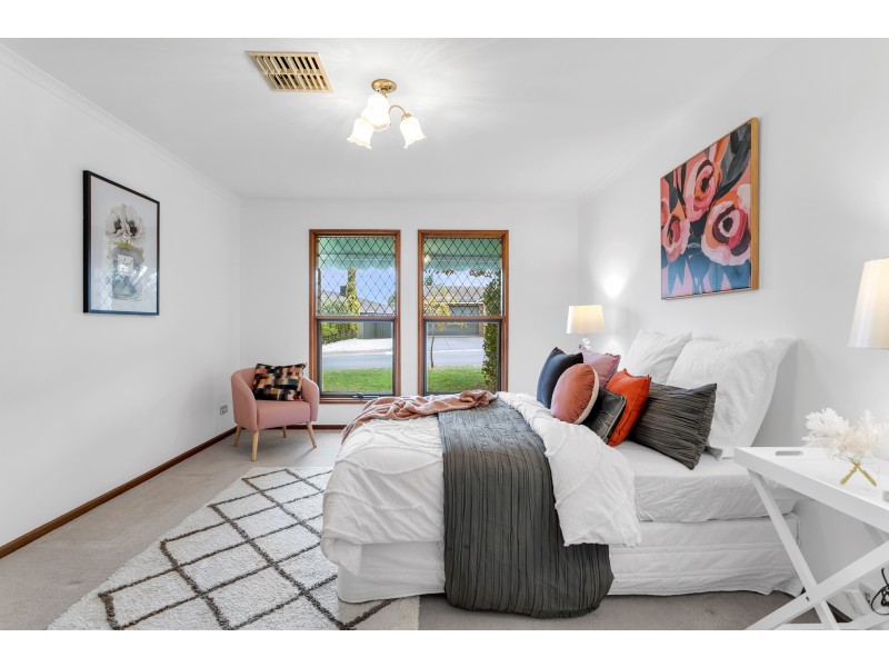 8 Middlebrook Court, Woodcroft SA 5162