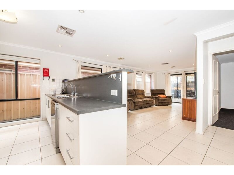 22 New York Rd, Aberfoyle Park SA 5159