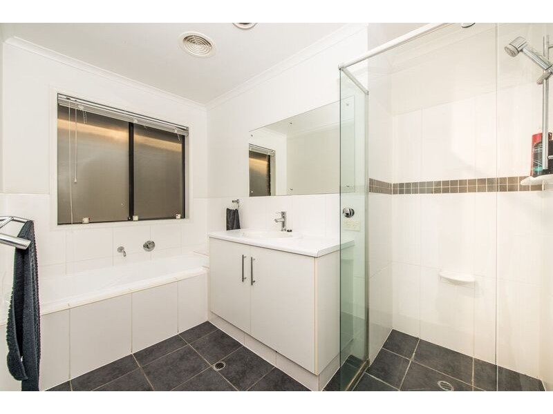 22 New York Rd, Aberfoyle Park SA 5159