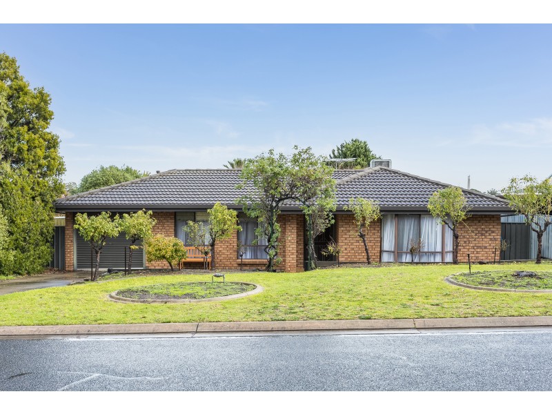 16 Queens Way, Woodcroft SA 5162