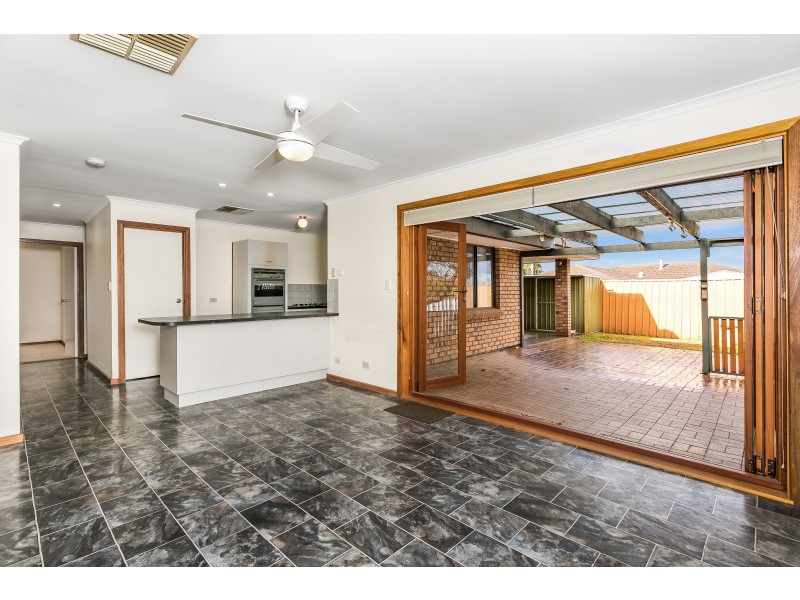 16 Queens Way, Woodcroft SA 5162