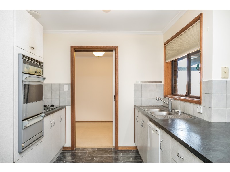 16 Queens Way, Woodcroft SA 5162