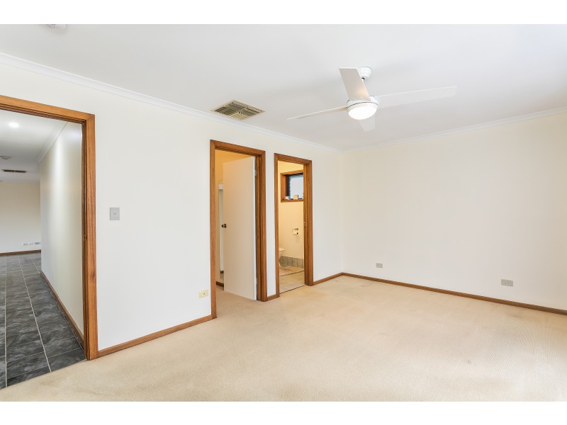 16 Queens Way, Woodcroft SA 5162