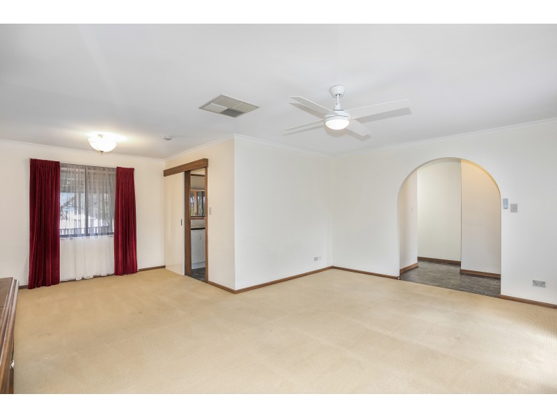 16 Queens Way, Woodcroft SA 5162